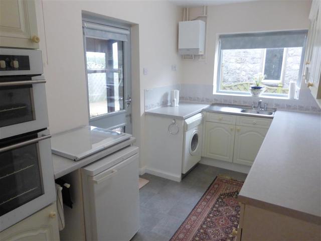  Image of 3 bedroom Bungalow to rent in Station Road Great Longstone Bakewell DE45 at Station Road Great Longstone Bakewell, DE45 1TS