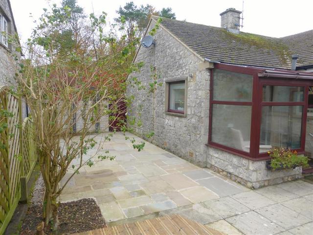  Image of 3 bedroom Bungalow to rent in Station Road Great Longstone Bakewell DE45 at Station Road Great Longstone Bakewell, DE45 1TS