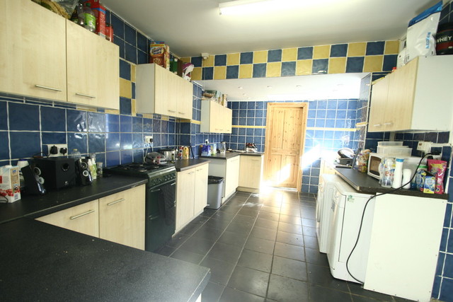  Image of 7 bedroom House Share to rent in Queens Road Jesmond Newcastle upon Tyne NE2 at Queens Road Jesmond Newcastle Upon Tyne, NE2 2PR