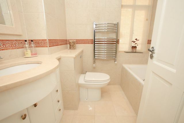  Image of 1 bedroom Ground Flat to rent in Sutherland Avenue London W9 at Sutherland Avenue  Maida Vale, W9 2HG