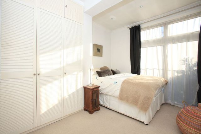  Image of 1 bedroom Ground Flat to rent in Sutherland Avenue London W9 at Sutherland Avenue  Maida Vale, W9 2HG