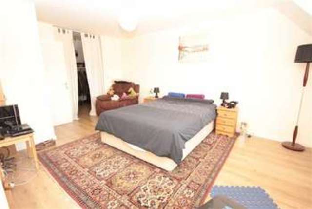  Image of 4 bedroom Property for sale in East Wichel Way Swindon SN1 at East Wichel Way Swindon Swindon, SN1 7AE