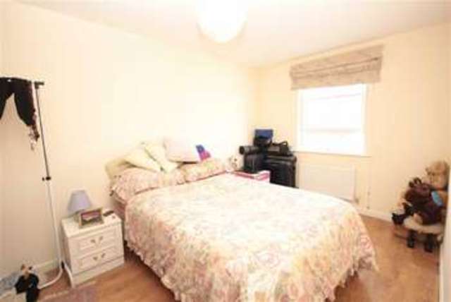  Image of 4 bedroom Property for sale in East Wichel Way Swindon SN1 at East Wichel Way Swindon Swindon, SN1 7AE
