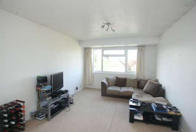  Image of 2 bedroom Flat for sale in Bath Road Taplow Maidenhead SL6 at Taplow, SL6 0PL