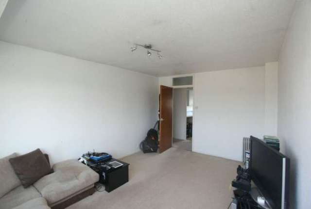  Image of 2 bedroom Flat for sale in Bath Road Taplow Maidenhead SL6 at Taplow, SL6 0PL