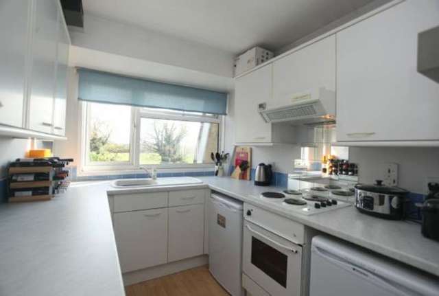  Image of 2 bedroom Flat for sale in Bath Road Taplow Maidenhead SL6 at Taplow, SL6 0PL