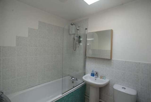  Image of 2 bedroom Flat for sale in Bath Road Taplow Maidenhead SL6 at Taplow, SL6 0PL