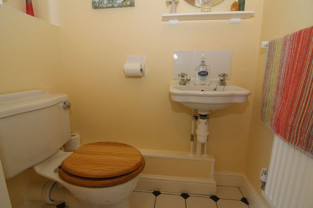  Image of 3 bedroom Detached house for sale in Teviot Close Guildford GU2 at Teviot Close  Guildford, GU2 9GS