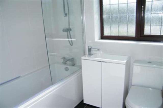  Image of 2 bedroom Semi-Detached house to rent in The Avenue Ingol Preston PR2 at Preston, PR2 7AY
