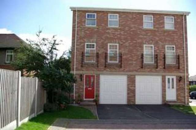  Image of 3 bedroom Town House to rent in The Courtyard Wakefield WF2 at Wakefield Crigglestone, WF2 8WF