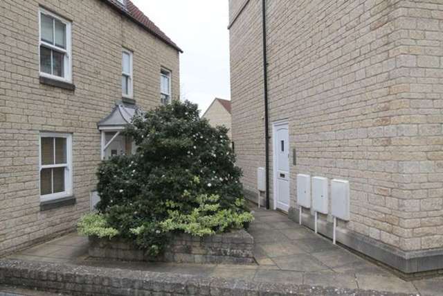  Image of 2 bedroom Flat to rent in The Island Midsomer Norton Radstock BA3 at Midsomer Norton Midsomer Norton Somerset, BA3 2HA