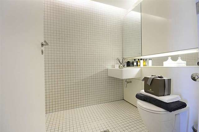  Image of 2 bedroom Flat for sale in Green Walk London SE1 at London Bridge, SE1 4TQ