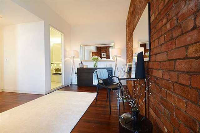  Image of 2 bedroom Flat for sale in Green Walk London SE1 at London Bridge, SE1 4TQ