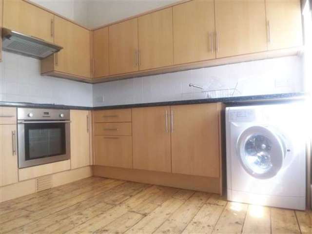  Image of 2 bedroom Apartment to rent in Goldings Hill Loughton IG10 at Loughton, IG10 2RW