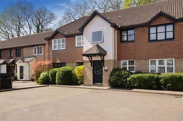  Image of 2 bedroom Flat for sale in The Woodlands Smallfield Horley RH6 at Smallfield Surrey Smallfield, RH6 9NP