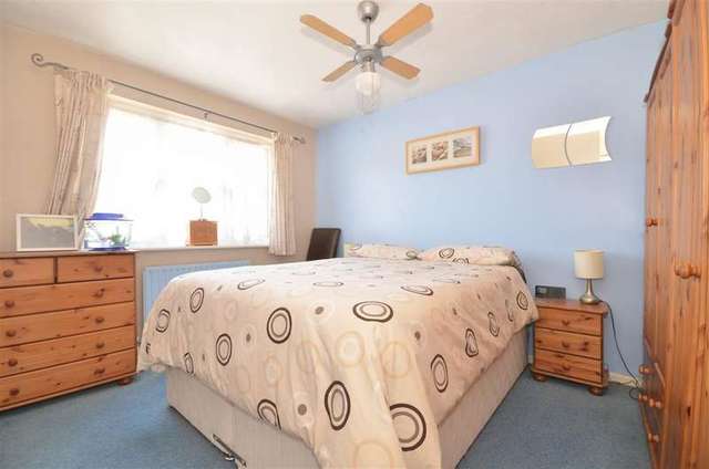  Image of 2 bedroom Flat for sale in The Woodlands Smallfield Horley RH6 at Smallfield Surrey Smallfield, RH6 9NP