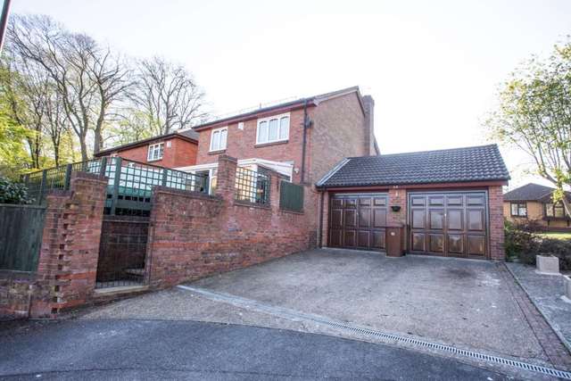  Image of 4 bedroom Detached house for sale in Thorndale Close Chatham ME5 at Thorndale Close  Chatham, ME5 9SW