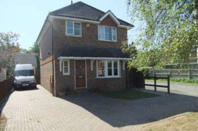  Image of 3 bedroom Detached house to rent in Woodcock Court Three Mile Cross Reading RG7 at Woodcock Court Three Mile Cross Reading, RG7 1BZ