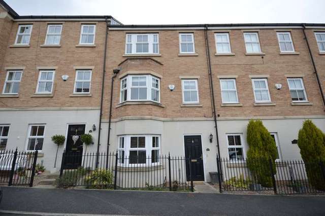  Image of 4 bedroom Town House for sale in Tuke Grove Wakefield WF1 at Wakefield West Yorkshire, WF1 4DJ