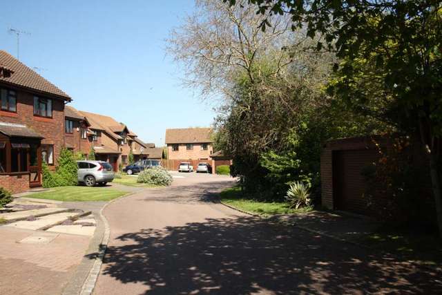  Image of 3 bedroom Detached house for sale in Turmeric Close Earley Reading RG6 at Turmeric Close Earley Reading, RG6 5GU
