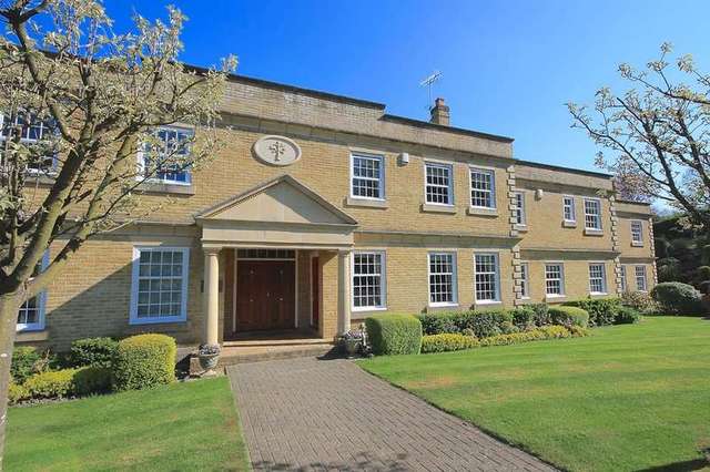  Image of 4 bedroom Mews for sale in Turners Hill Road East Grinstead RH19 at East Grinstead West Sussex, RH19 4LX