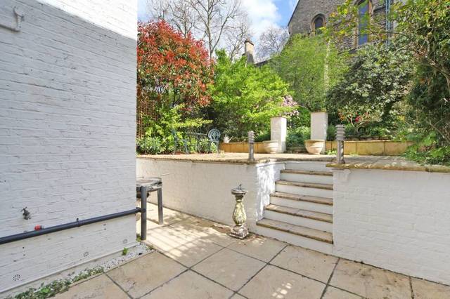  Image of 1 bedroom Flat to rent in Upper Addison Gardens London W14 at Upper Addison Gardens  London, W14 8AL