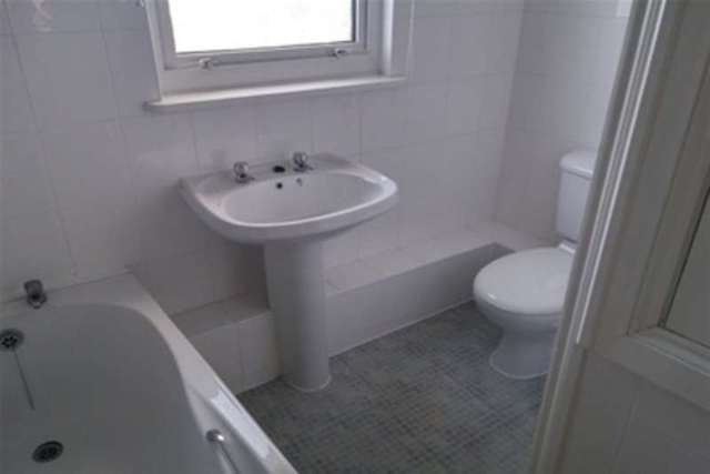  Image of 3 bedroom Terraced house to rent in Vicarage Road St. Agnes TR5 at St. Agnes, TR5 0TG