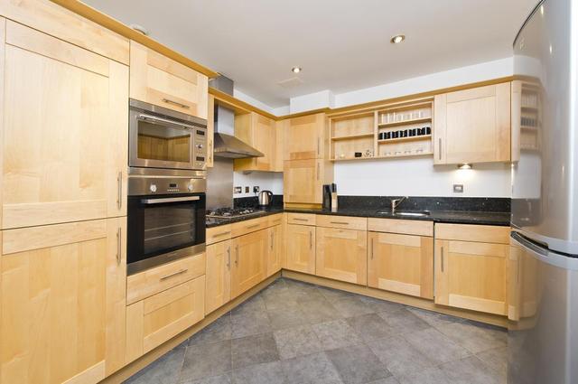  Image of 3 bedroom Flat to rent in Beckford Close Warwick Road London W14 at Warren House  Beckford Close, W14 8TR