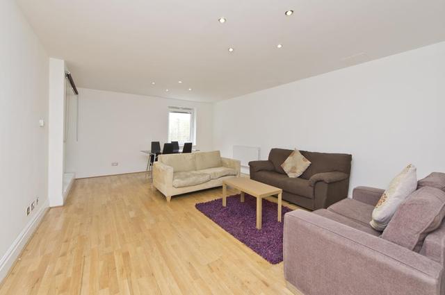  Image of 3 bedroom Flat to rent in Beckford Close Warwick Road London W14 at Warren House  Beckford Close, W14 8TR