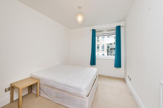  Image of 3 bedroom Flat to rent in Beckford Close Warwick Road London W14 at Warren House  Beckford Close, W14 8TR