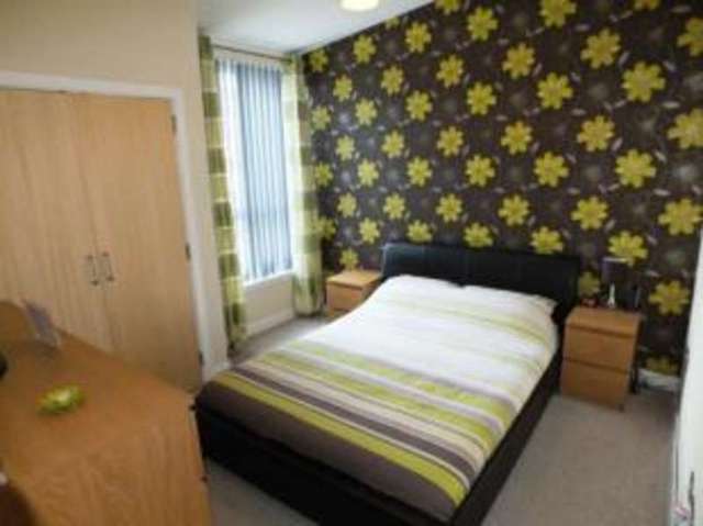  Image of 2 bedroom Flat for sale in Waterfront Park Edinburgh EH5 at Edinburgh Midlothian Edinburgh, EH5 1FF