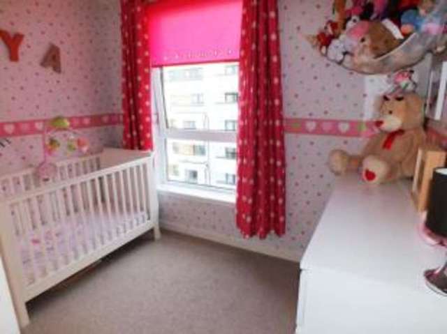  Image of 2 bedroom Flat for sale in Waterfront Park Edinburgh EH5 at Edinburgh Midlothian Edinburgh, EH5 1FF