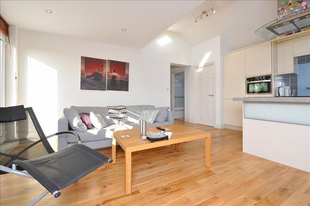  Image of 3 bedroom Flat to rent in Wellesley Road Croydon CR0 at Wellesley Road  CROYDON, CR0 2AJ