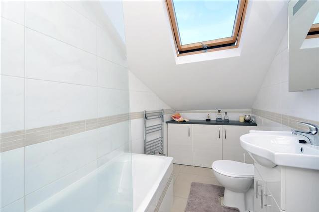  Image of 3 bedroom Flat to rent in Wellesley Road Croydon CR0 at Wellesley Road  CROYDON, CR0 2AJ