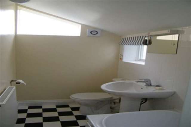  Image of 1 bedroom Flat to rent in Wellsway Bath BA2 at Bath, BA2 4RU