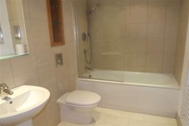  Image of 2 bedroom Flat to rent in Fitzwilliam Street Sheffield S1 at Sheffield, S1 4JQ