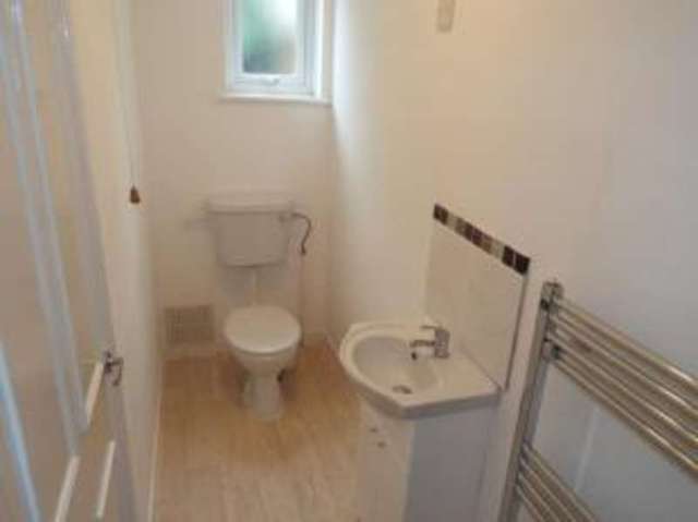  Image of 1 bedroom Flat for sale in Genesta Road Westcliff-on-Sea SS0 at Westcliff-on-Sea Essex Westcliff-on-Sea, SS0 8DB