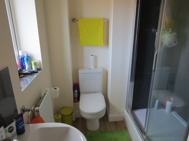  Image of 4 bedroom Detached house for sale in Westfield Road Portsmouth PO6 at Westfield Road  Portsmouth, PO6 4RN