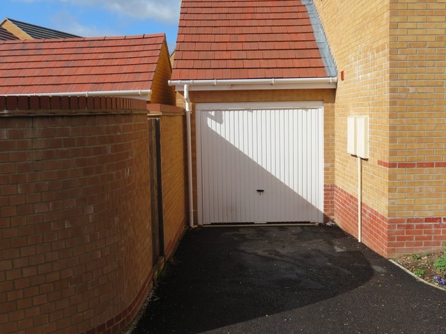  Image of 4 bedroom Detached house for sale in Westfield Road Portsmouth PO6 at Westfield Road  Portsmouth, PO6 4RN
