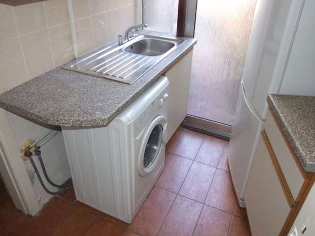  Image of 1 bedroom Flat to rent in Whitchurch Road Heath Cardiff CF14 at Whitchurch Rd Heath Cardiff, CF14 3NF