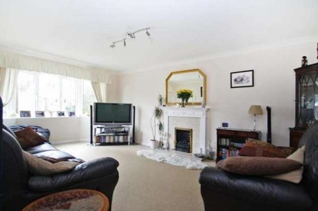  Image of 5 bedroom Detached house to rent in Windsor Drive Rustington Littlehampton BN16 at Rustington Rustington, BN16 3SW