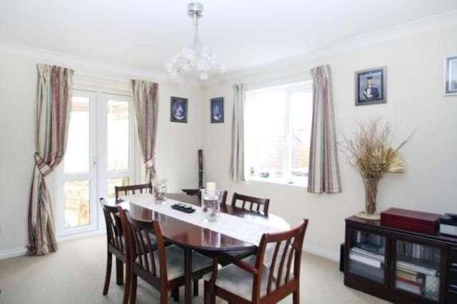  Image of 5 bedroom Detached house to rent in Windsor Drive Rustington Littlehampton BN16 at Rustington Rustington, BN16 3SW