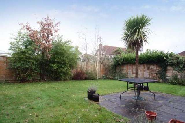  Image of 5 bedroom Detached house to rent in Windsor Drive Rustington Littlehampton BN16 at Rustington Rustington, BN16 3SW