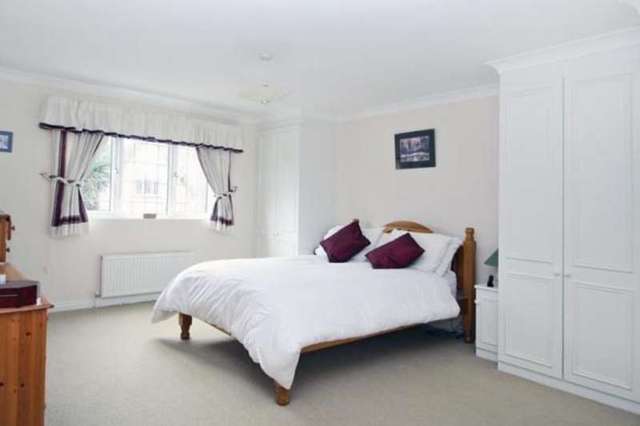  Image of 5 bedroom Detached house to rent in Windsor Drive Rustington Littlehampton BN16 at Rustington Rustington, BN16 3SW