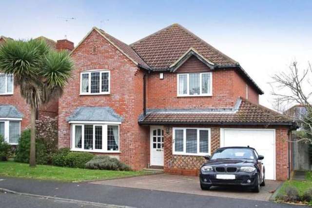  Image of 5 bedroom Detached house to rent in Windsor Drive Rustington Littlehampton BN16 at Rustington Rustington, BN16 3SW