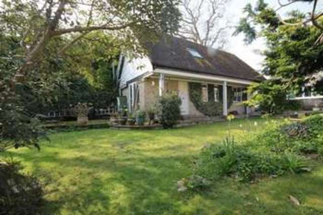  Image of 3 bedroom Flat for sale in Wollstonecraft Road Pokesdown Bournemouth BH5 at 6 Wollstonecraft Road Boscombe Manor Bournemouth, BH5 1JQ