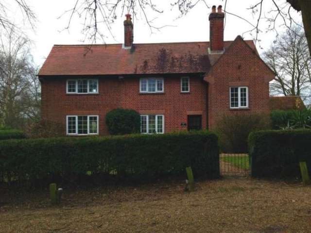  Image of 3 bedroom Detached house to rent in Westfield Road Oakley Bedford MK43 at Oakley Bedford Oakley, MK43 7SX