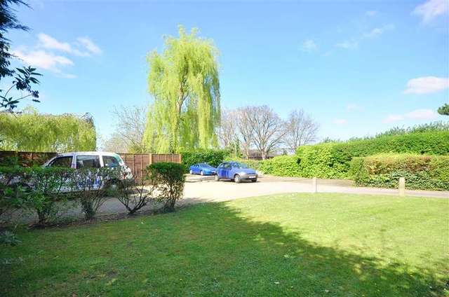  Image of Studio flat for sale in Woodcote Road Wallington SM6 at Wallington Surrey Wallington, SM6 0PA