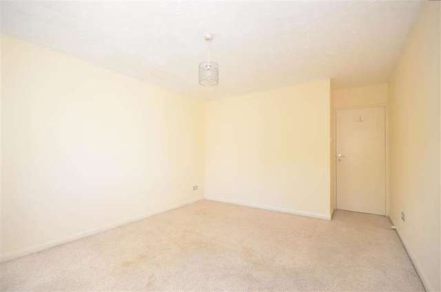  Image of Studio flat for sale in Woodcote Road Wallington SM6 at Wallington Surrey Wallington, SM6 0PA