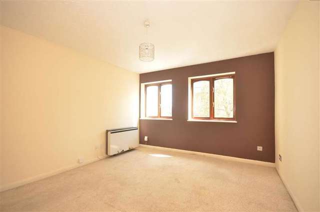  Image of Studio flat for sale in Woodcote Road Wallington SM6 at Wallington Surrey Wallington, SM6 0PA
